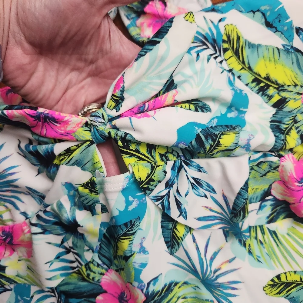 3/$25 Aizona jean Tankini swim top junior girls XXL hawaiian print cut out